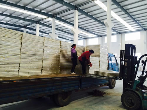 富亚聚氨酯复合板装车发货